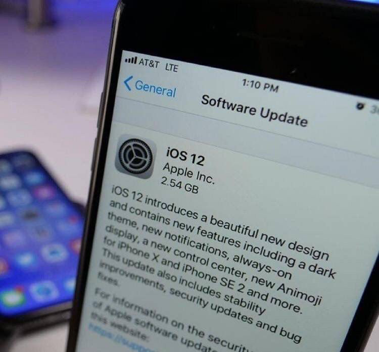 iOS 12 に、iPhoneSE2が記載されている。