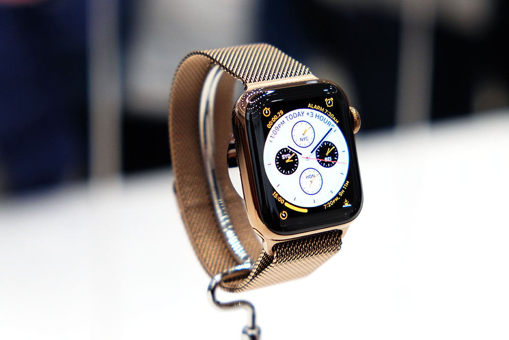 18720円 【コンビニ受取対応商品】 Apple Watch Series4 40mm ステンレス ゴールド